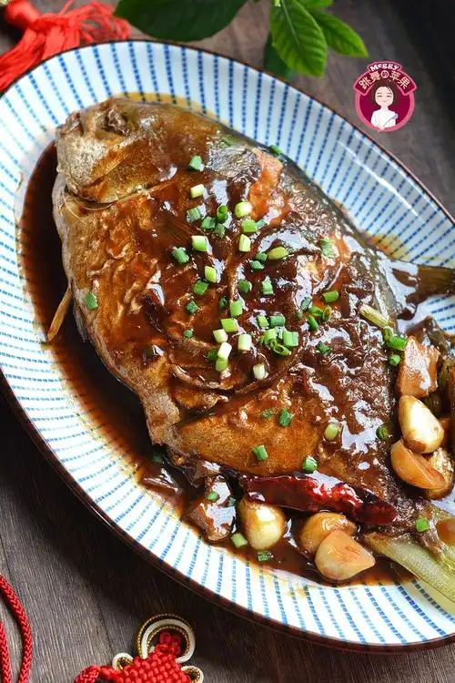 红烧金鲳鱼的做法【步骤图】_菜谱_美食杰