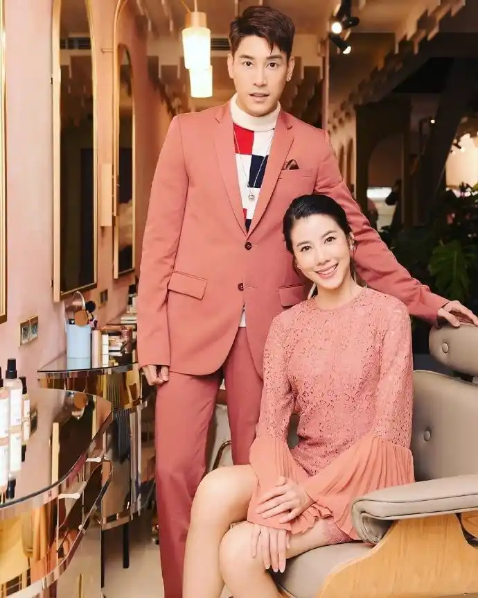 esthersupree超话 0724bchu runway  siam square 開業典禮