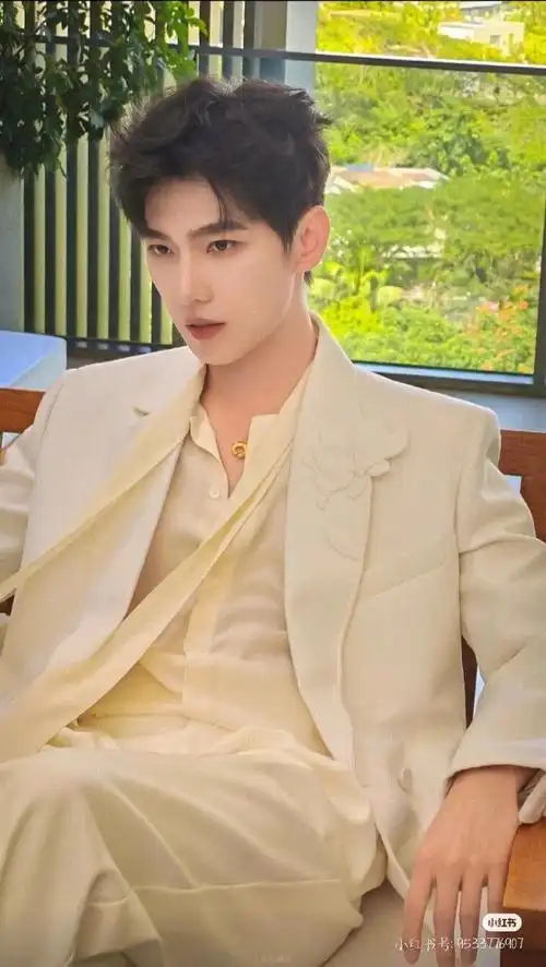 女娲严选—杨洋   没有技巧 就是硬帅