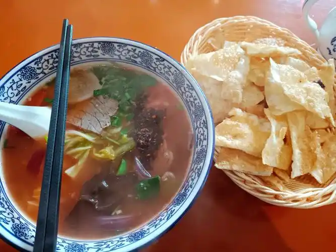 兰州拉面的牛肉泡馍,一直忽视了,知道看见今天有好几个人在吃,我说我