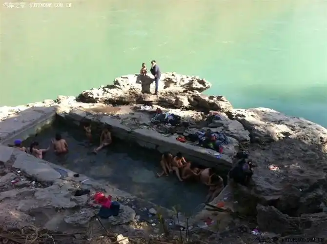 怒江人与自然的和谐澡塘会