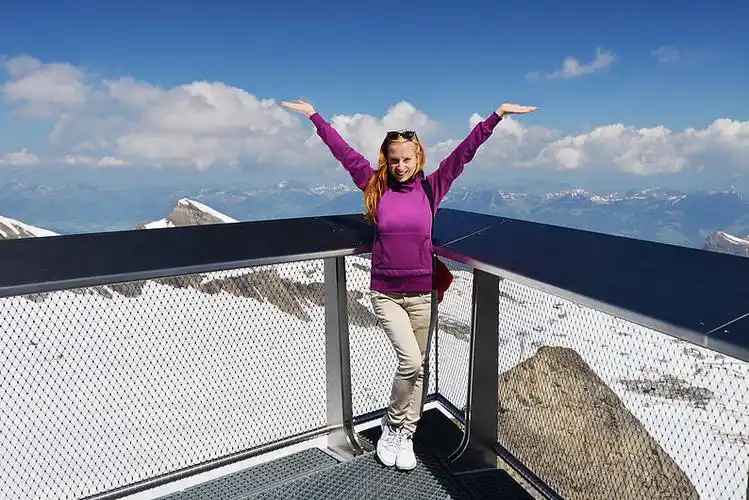 美女,桥,背景,雪山_高清图片_全景视觉
