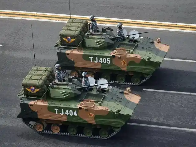 国产新步兵战车列装空降兵部队,逐渐取代zbd-03,运-20一次运4辆