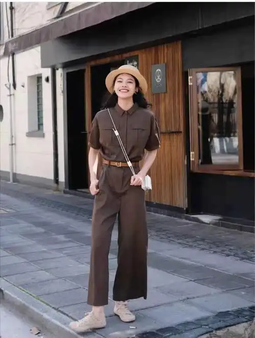 那么夏天穿连体裤搭配什么鞋子好看呢?