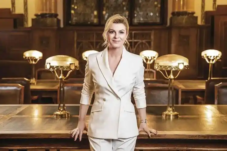 克罗地亚美女总统,身材傲人被喷胸大,做出六大惊世举动,爱足球_琳达