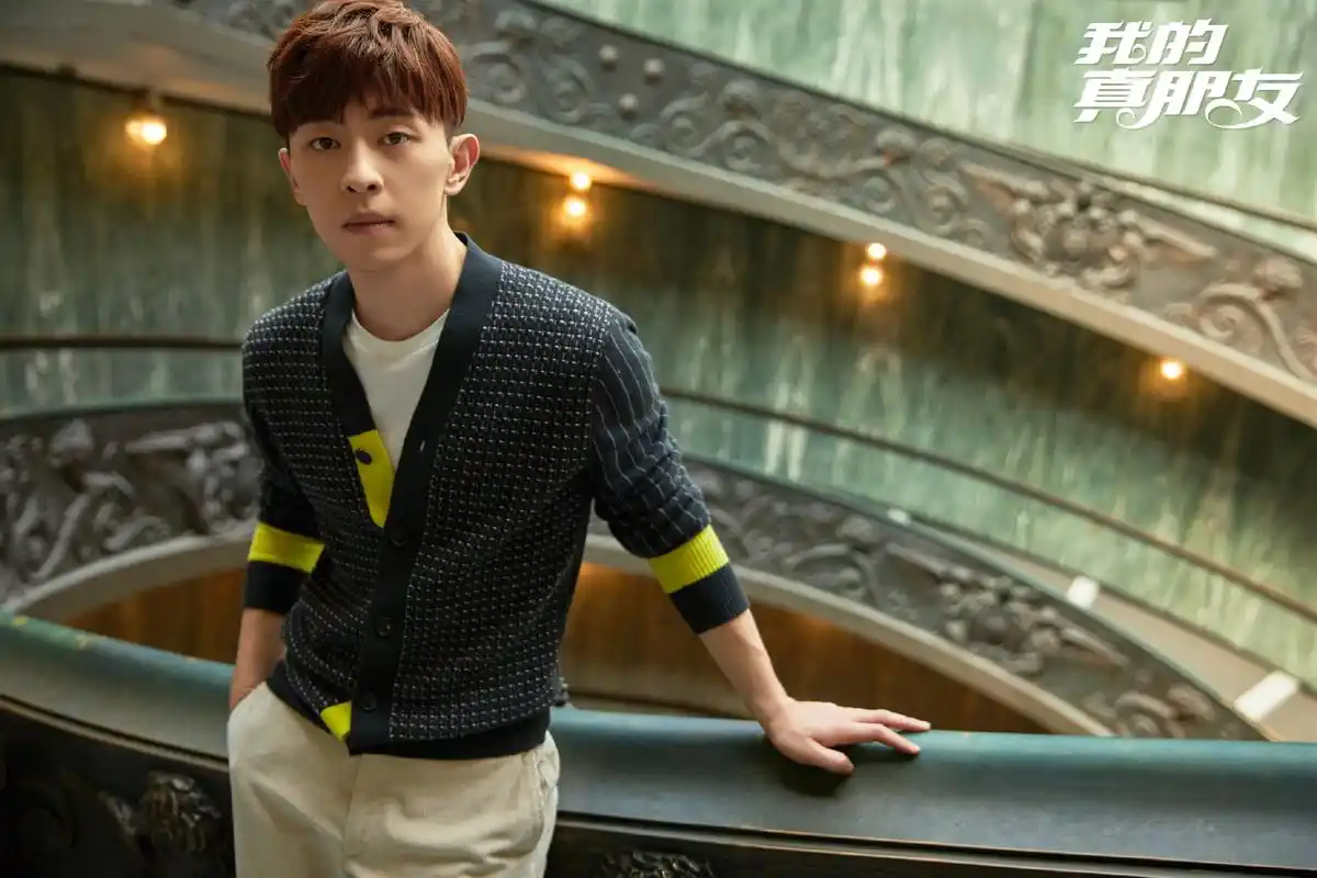 邓伦 主演的《我的真朋友》刚杀青又曝光了一组帅到哭泣的剧照