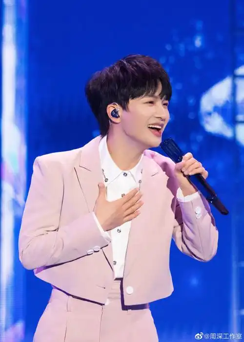 周深超话#周深的央视唱跳舞台#【周深丨2022跨年&新年晚会丨舞台汇总