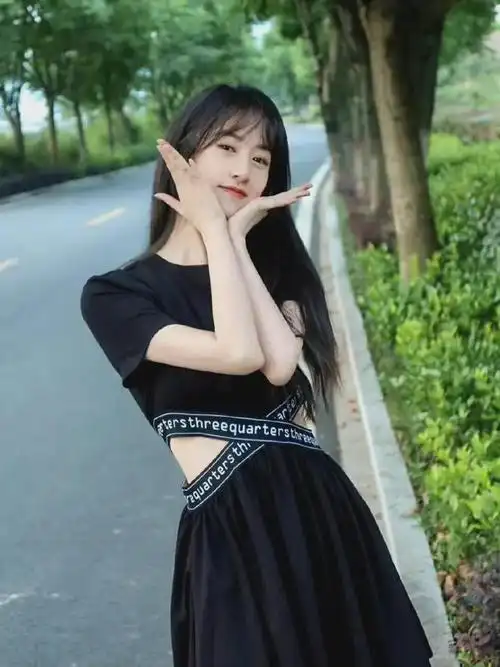 袁冰妍私服穿搭惊艳亮相,清纯女神魅力四溢