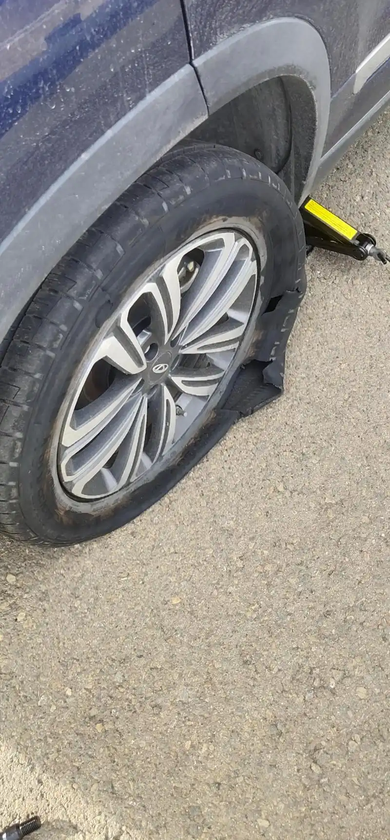 爆胎 高速爆胎太吓人了 - 抖音