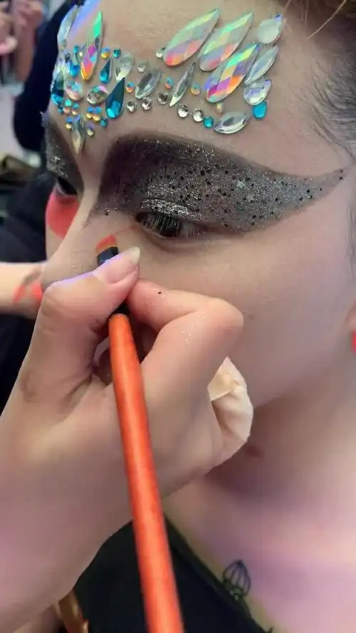 模特走秀妆容妆容精致又夸张一般人都欣赏不来