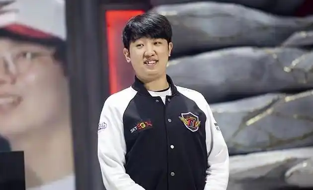 skt的上单选手khan在赛后也是接受了韩媒的采访10月27日,sk telecom