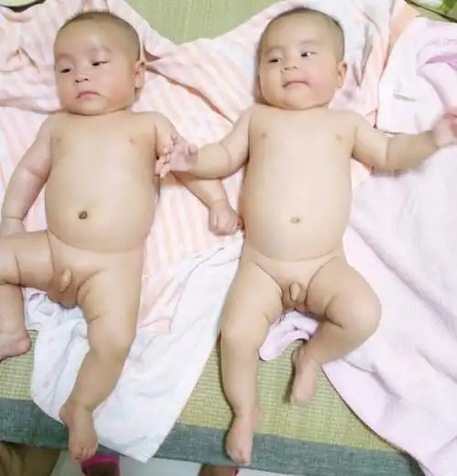 光着身子无一丝牵挂,是最得意且肆无忌惮的状态.