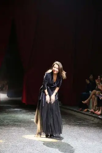 搭乘时光列车cocoon 2018 冬季发布会带您进入颠倒幻境——明日之城