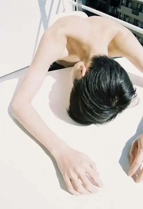 身高170体重105两个可能都涨了一点腰细腿细的男生适合什么样的穿衣