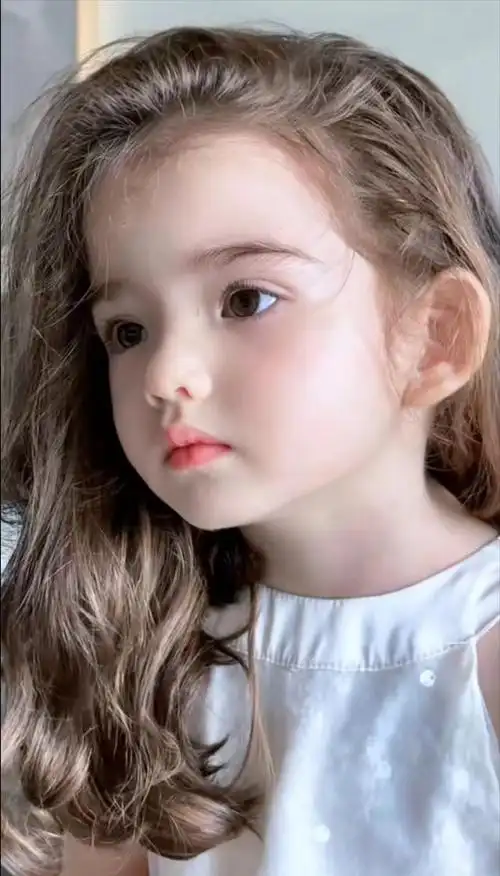 混血萌娃黄允知:霸气回应自己是中国人,爸爸的爱是她最大的骄傲