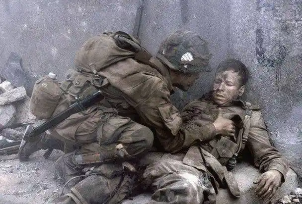 战场上,士兵如果躺下来装死真的能活下来吗?看到最后都哭了