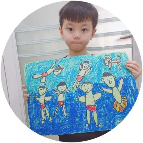 春蕾幼儿园大一班童心童画《我爱游泳》