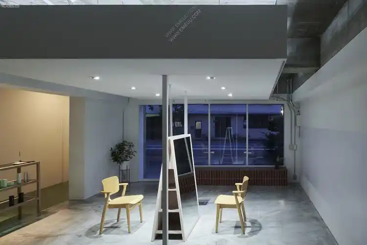 商业空间设计20世纪80年代的空心混凝土建筑改造成美发沙龙