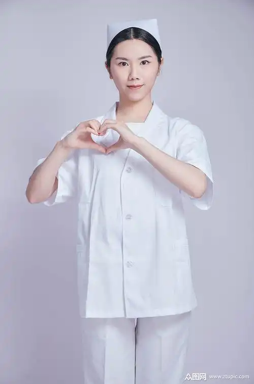 女护士医疗医务人员人物摄影图片比心素材