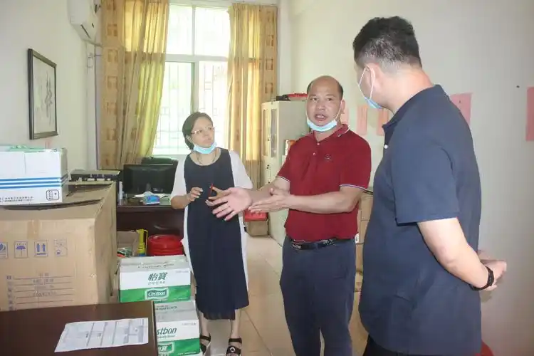 英德市教育局领导莅临白沙镇中心小学督查开学工作