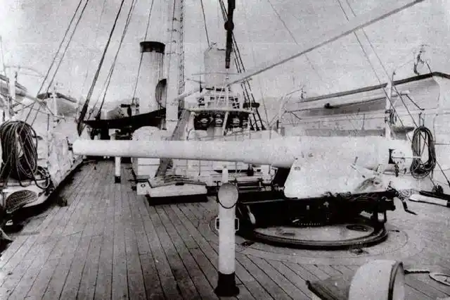 英国阿姆斯特朗船厂订购建造的穹甲防护巡洋舰,为致远级巡洋舰的首舰