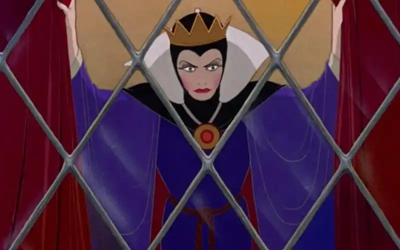 【迪士尼】《白雪公主》后妈王后芭比娃娃_哔哩哔哩 (゜-゜)つロ 干杯