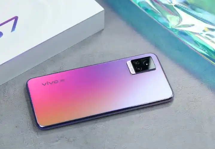 vivos7最大亮点仍属前置自拍vivos7首发行业4400万像素高清主摄