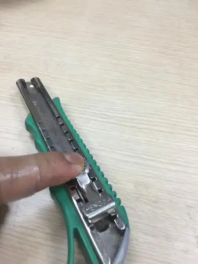 美工刀怎么换刀片视频