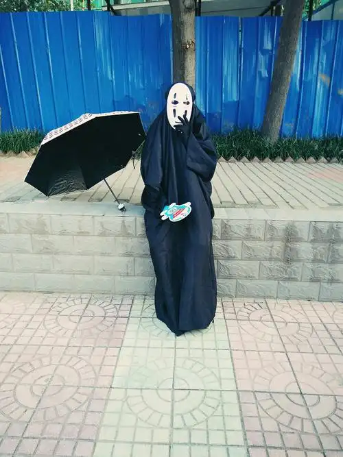 无脸男cos来一波