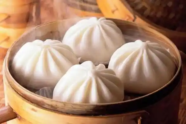 在中国,有许多著名的传统小吃,它们以其独特的风味和历史渊源而备受