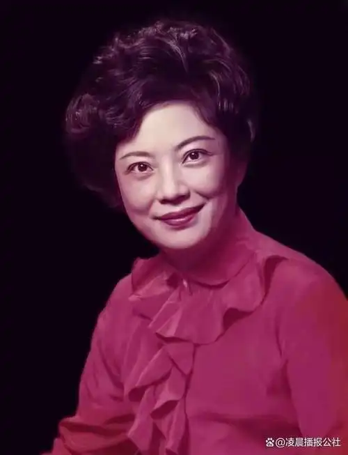 孟莉英,越剧舞台上的一片闪亮的绿叶,被观众亲切地誉为"丫头王".