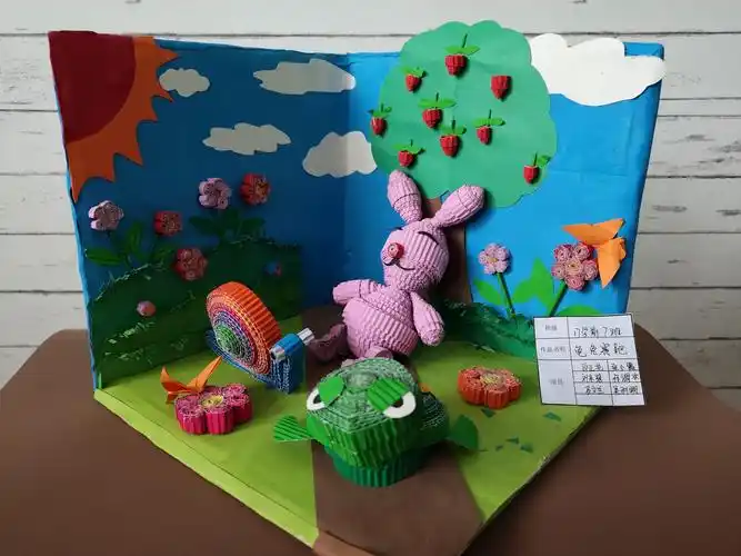 17学前教育7班手工制作课程瓦楞纸作品