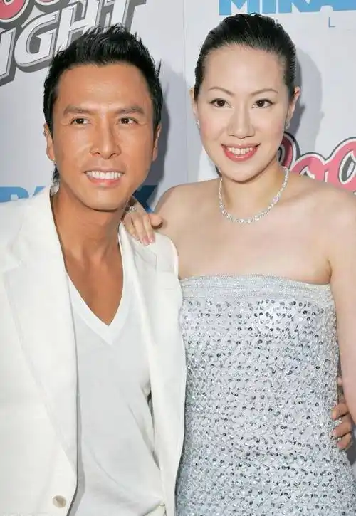 甄子丹一家出游,全家人颜值高,女儿大长腿很抢眼_汪诗诗_妻子_照片