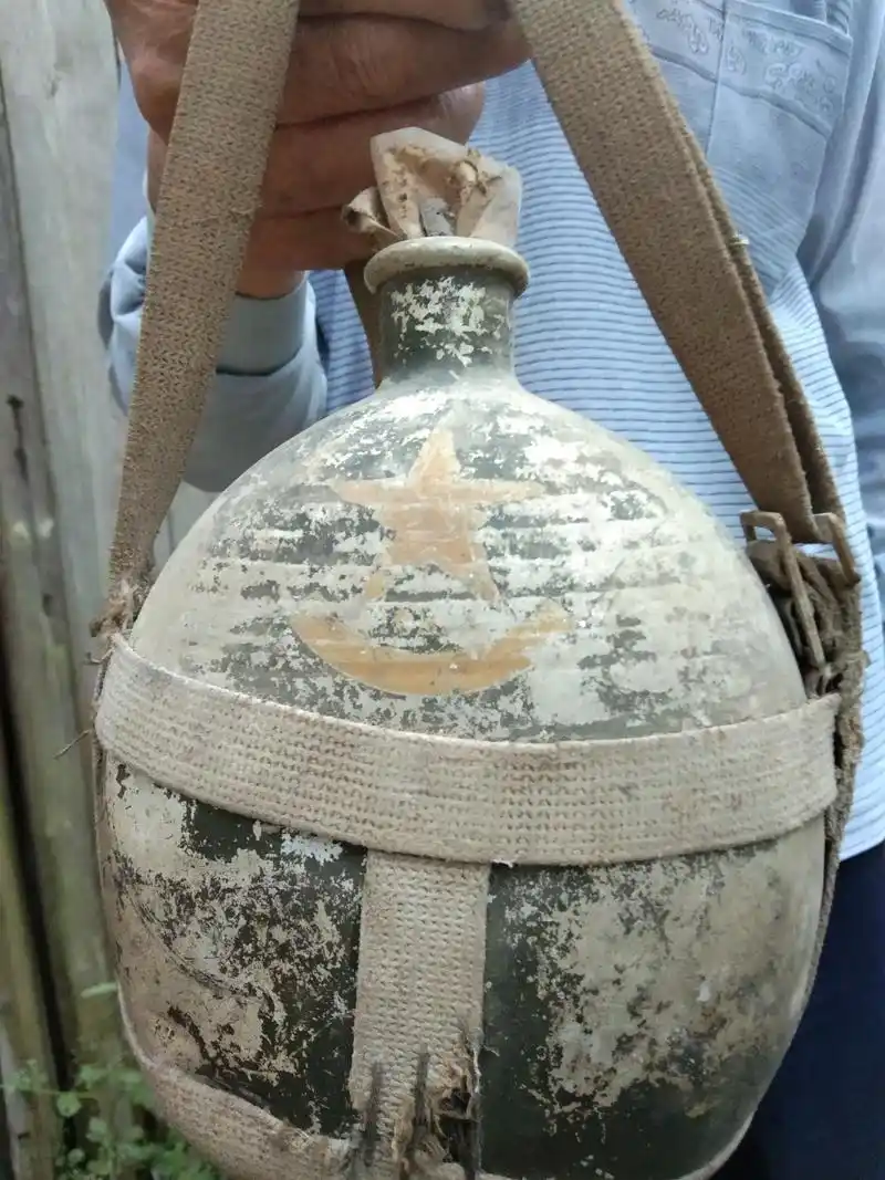 村民说这是红军留下的水壶,我感觉太新但听这位朋友所说,才知道,有发