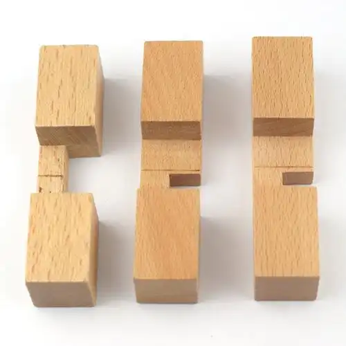 产品木质:天然木制 包装方式:单款吸塑膜   孔明锁,也叫八卦锁,鲁班锁