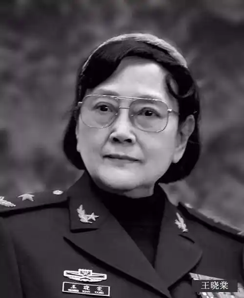 原创梁达明摄影作品欣赏21位老艺术家肖像照张张震撼人心秦怡太美了