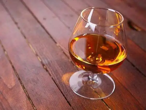 白兰地和威士忌的区别_白兰地和威士忌哪个更好喝
