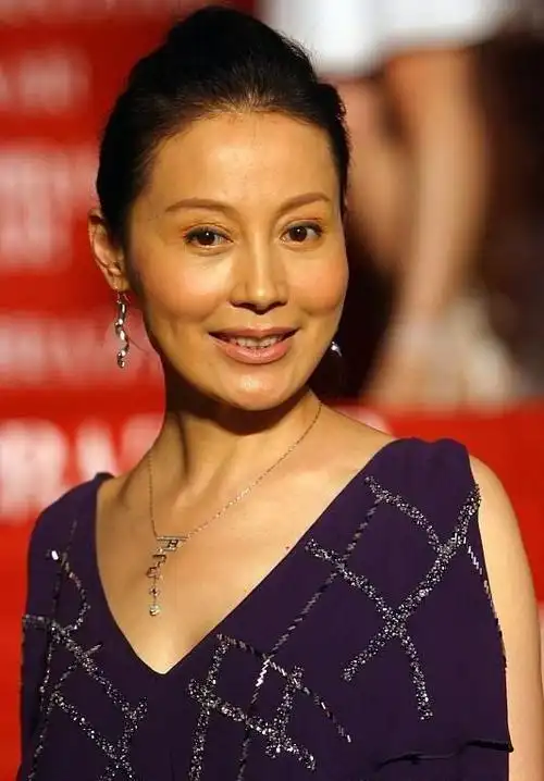 她41岁给导演做了小三,转正后也没能生下孩子,今61岁单身一人_邬倩倩