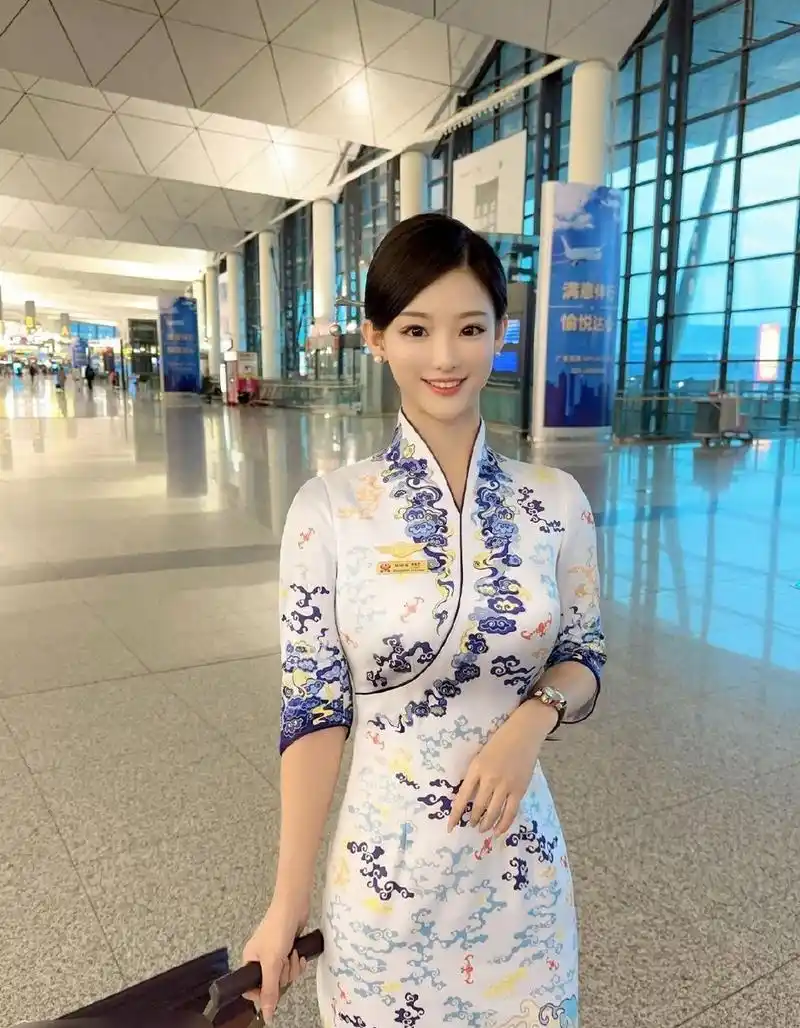 明眸皓齿,楚楚动人的海航空乘小姐姐,是你喜欢的类型吗?