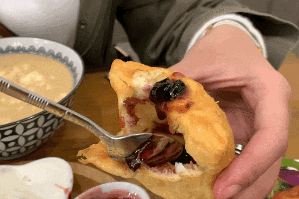 "老板,过油肉拌面有没有?