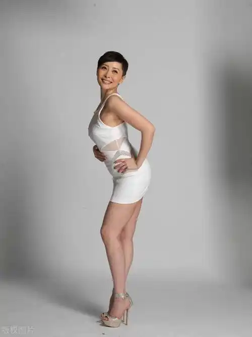 汤盈盈这身材,这才是尤物啊!