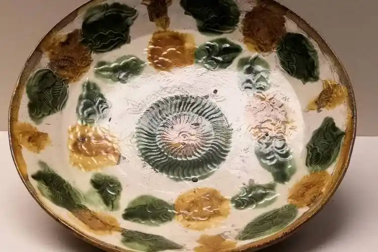 中国古代陶瓷瑰宝辽三彩釉印牡丹纹盘国家博物馆藏