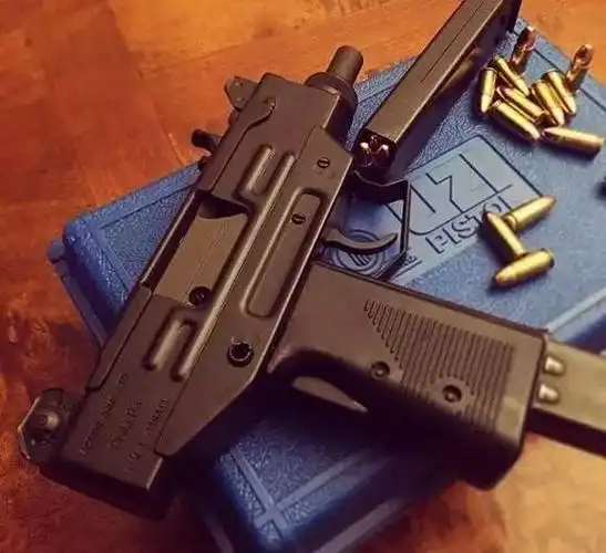 设计成功了一支冲锋枪——uzi9mm冲锋枪