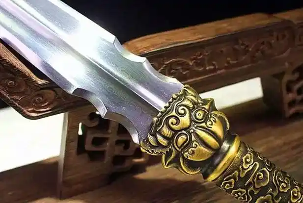 项羽手中的霸王枪真有129斤?他真能单手拿起,空中来回挥舞吗?