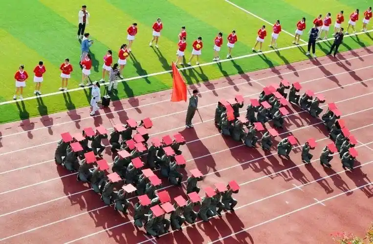 武科大运动会燃情开幕!最美方阵由你来定!_武汉科技大学_零二七艺考