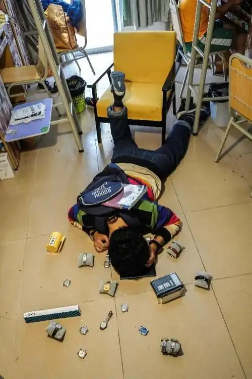 哎呦喂南院人摔了一跤