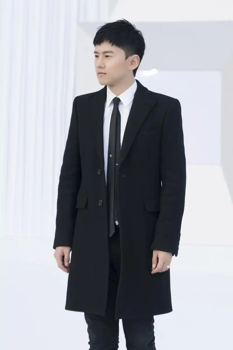 东方风云榜为张杰打call张杰东方风云榜 先来感受一下红毯的boss杰