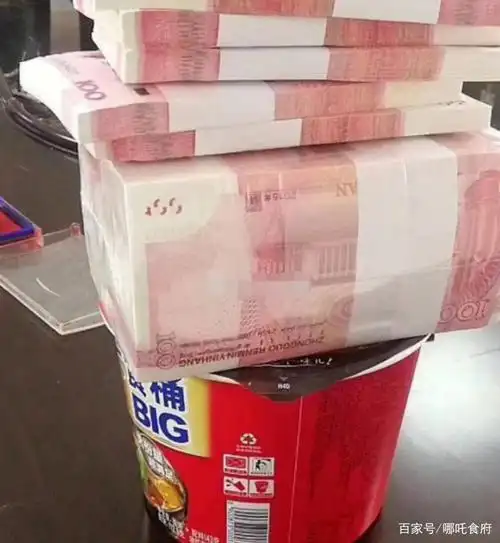 网友晒泡面炫富,6号泡面太奢侈,隔着屏幕都想搬回家