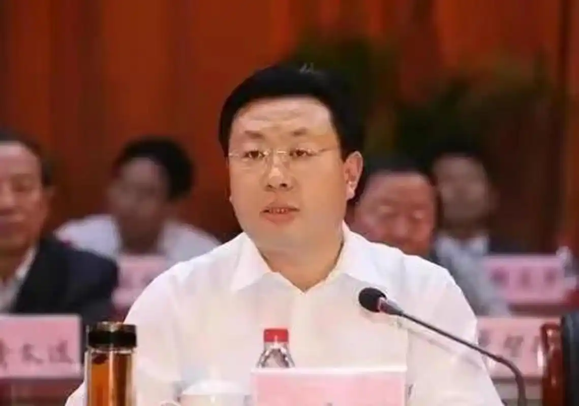 他父亲胡富国在山西享有崇高的威望,是有名的清官,能官!