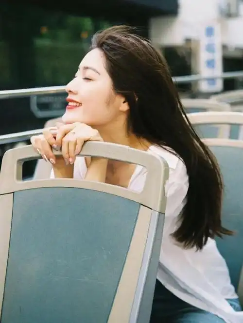 拍照姿势拒绝剪刀手10个女生好看的拍照姿势自然又漂亮